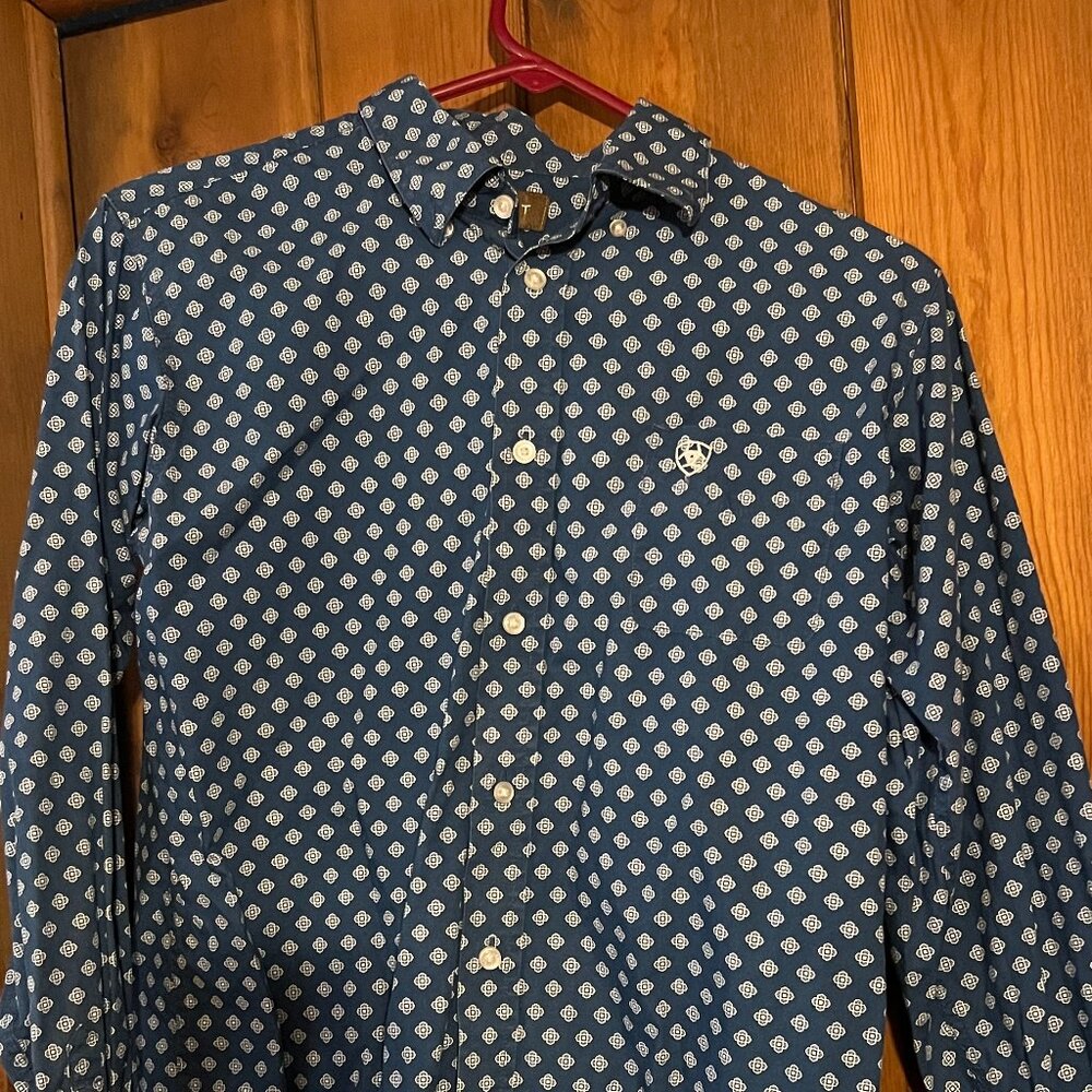 Ariat Boys size 18 long sleeve button down shirt Blue/ white